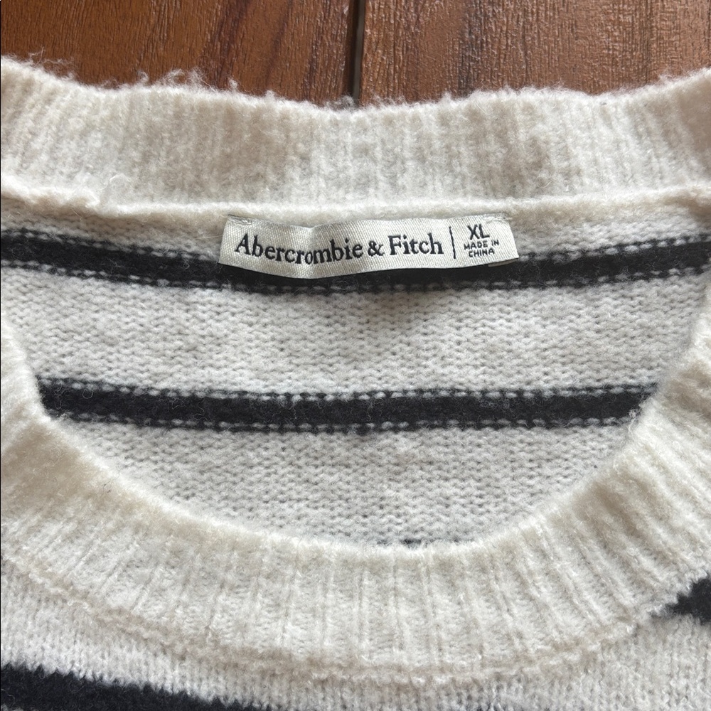 Abercrombie & Fitch Black and White Striped Sweater - Picture 3 of 4